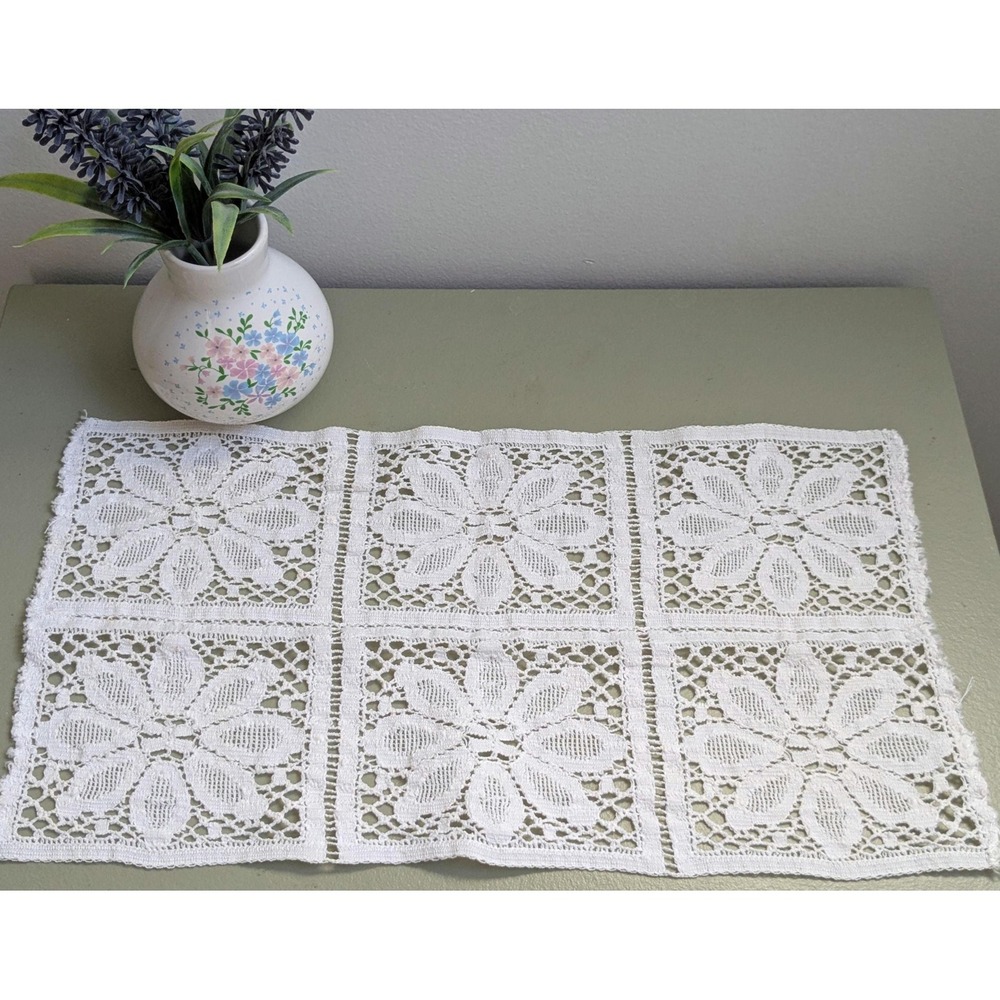 Vintage Handmade Filet‎ Lace Doily Floral Table Topper 14' X 7,5' White Crochet